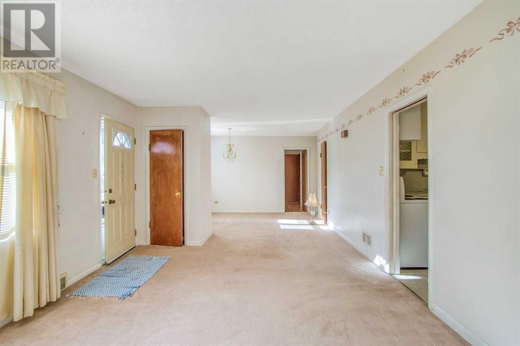 Property at 1002 Regal Crescent NE image 5