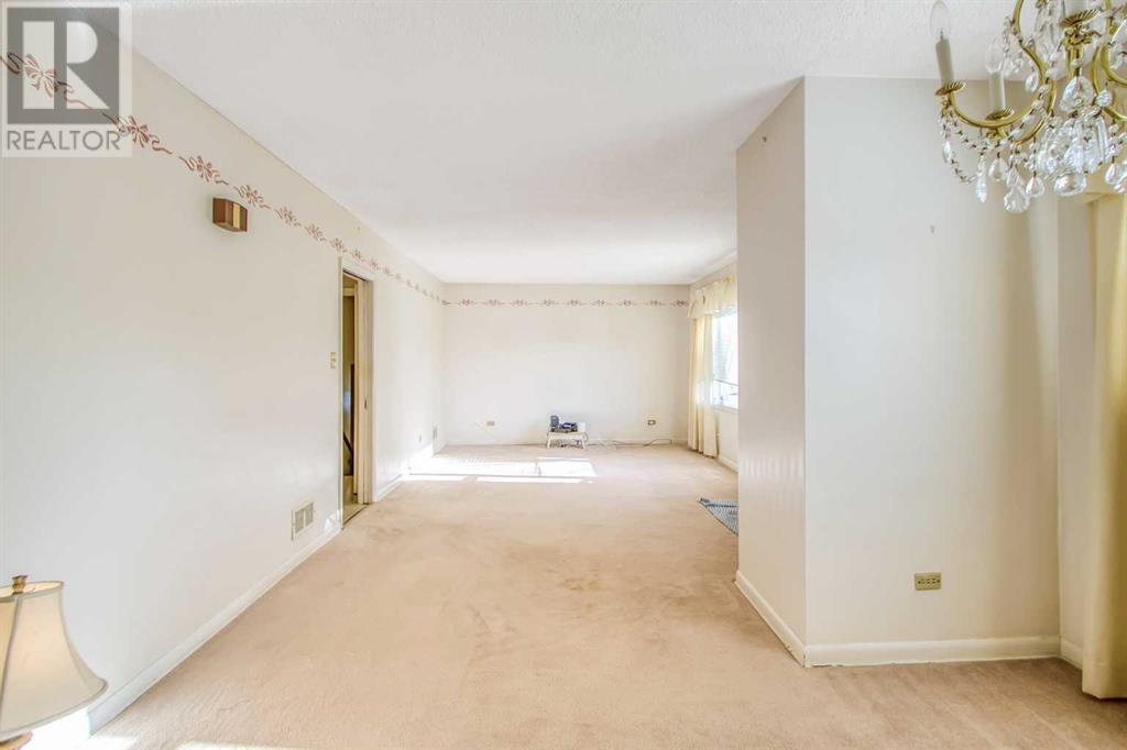 Property at 1002 Regal Crescent NE image 4