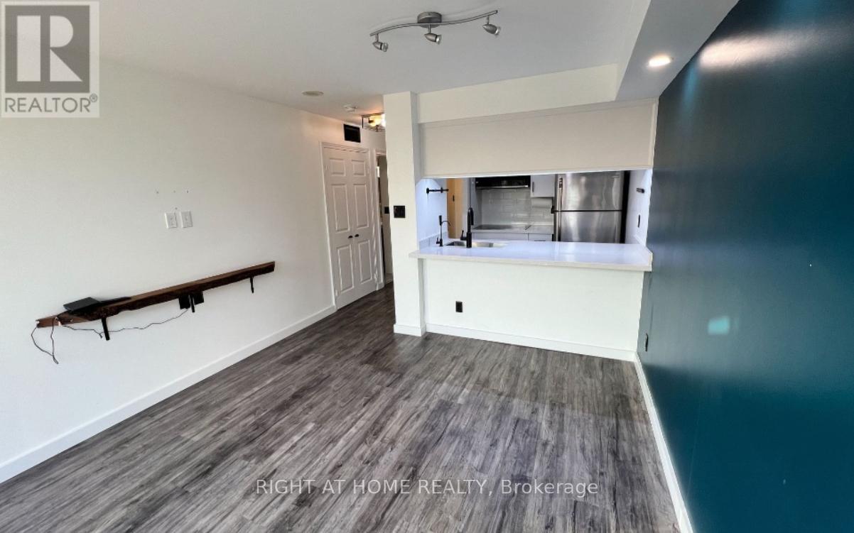 209 - 880 DUNDAS STREET W, Mississauga, Ontario