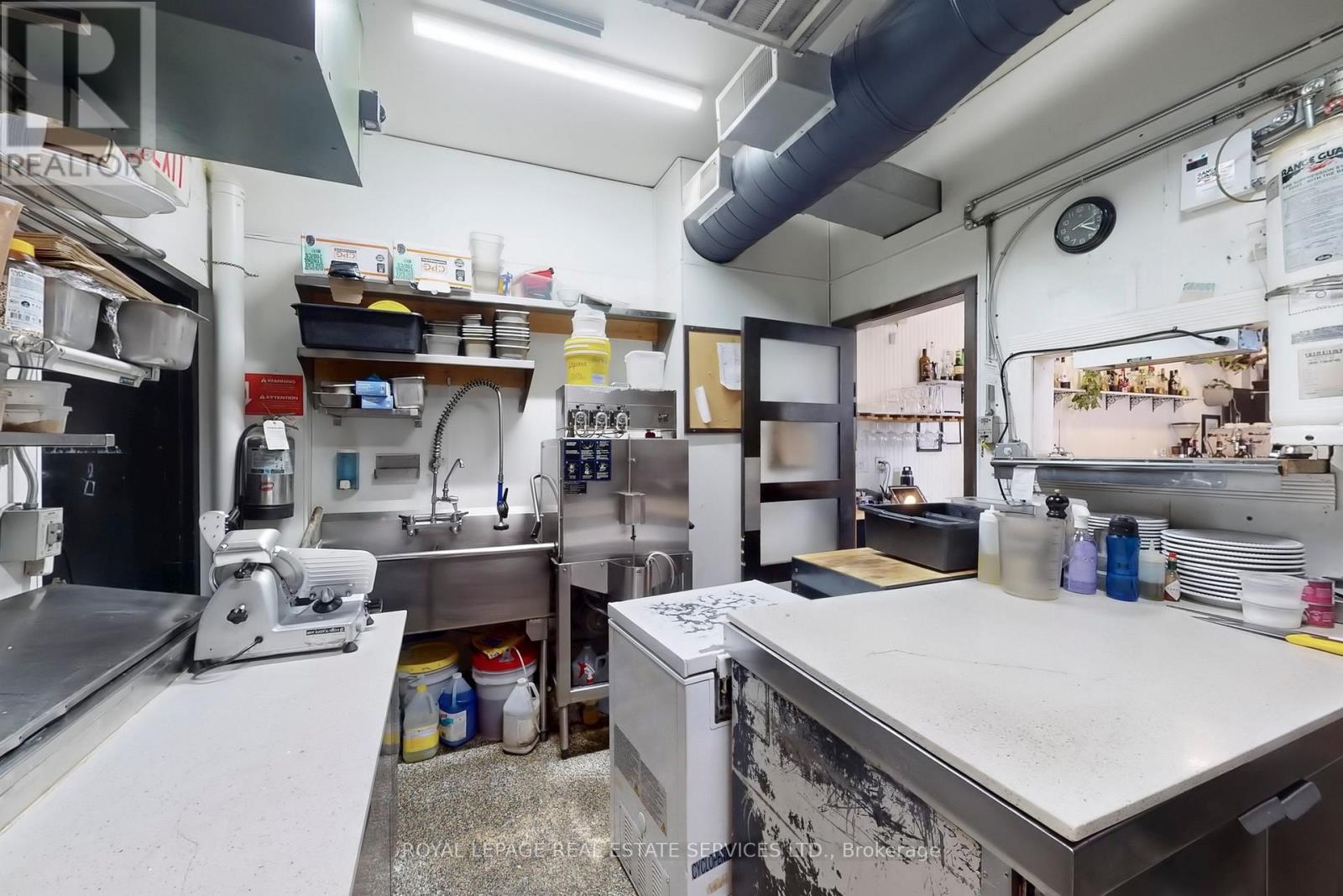 1595 Dupont Street, Toronto, Ontario  M6P 3S8 - Photo 23 - W12122801
