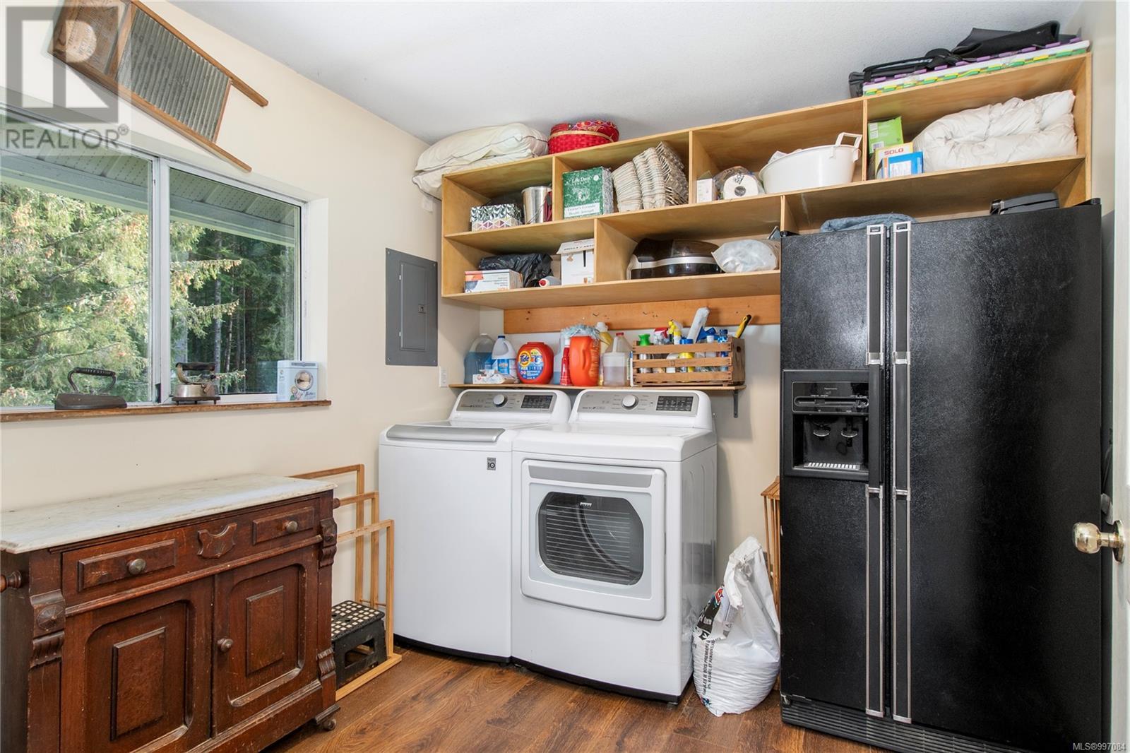 Property at 870 Sayward Rd image 2