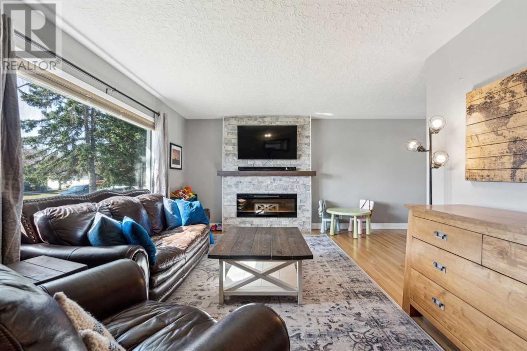 Property at 68 Chancellor Way NW image 1