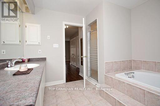 27 - 255 Shaftsbury Avenue, Richmond Hill, Ontario  L4C 0L9 - Photo 11 - N12114613