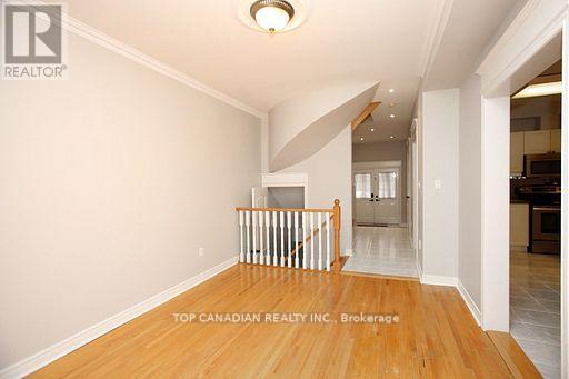 27 - 255 Shaftsbury Avenue, Richmond Hill, Ontario  L4C 0L9 - Photo 2 - N12114613