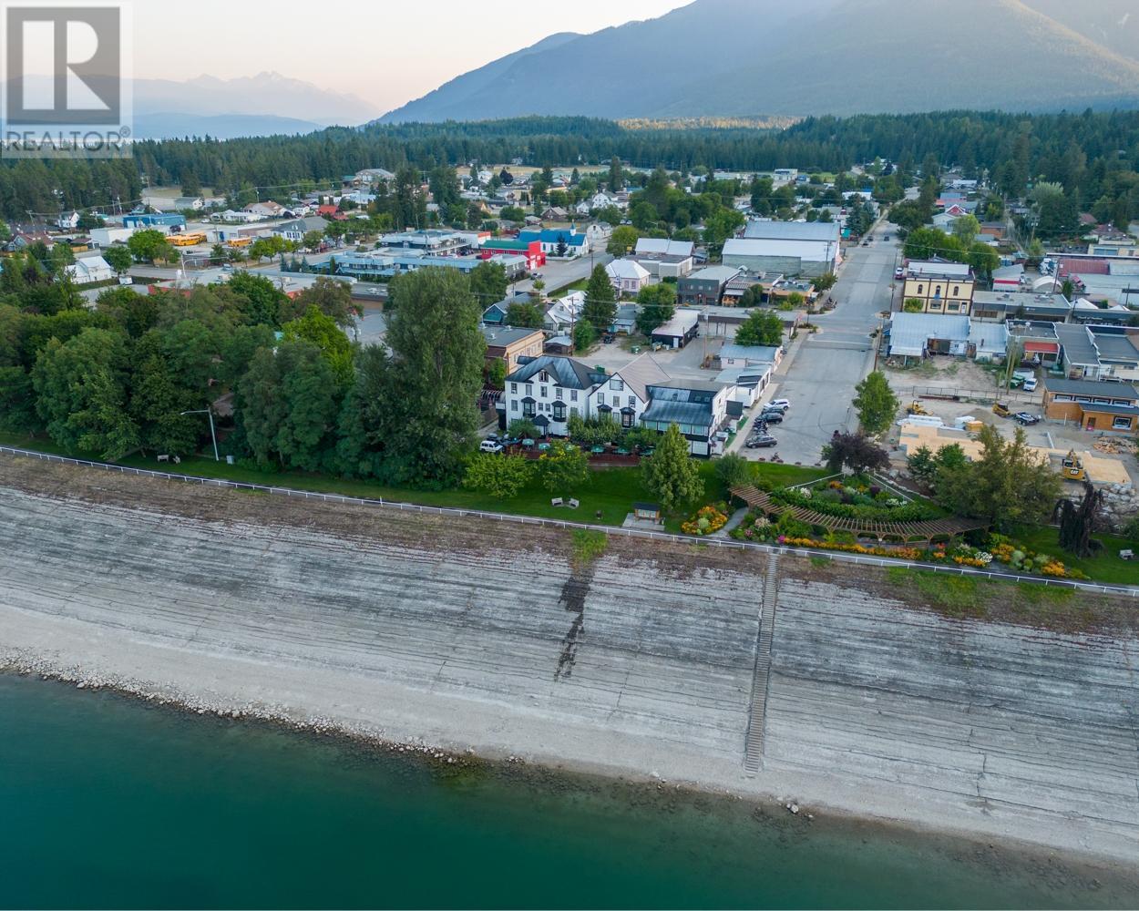 92 4th Avenue, Nakusp, British Columbia  V0G 1R1 - Photo 3 - 2473068