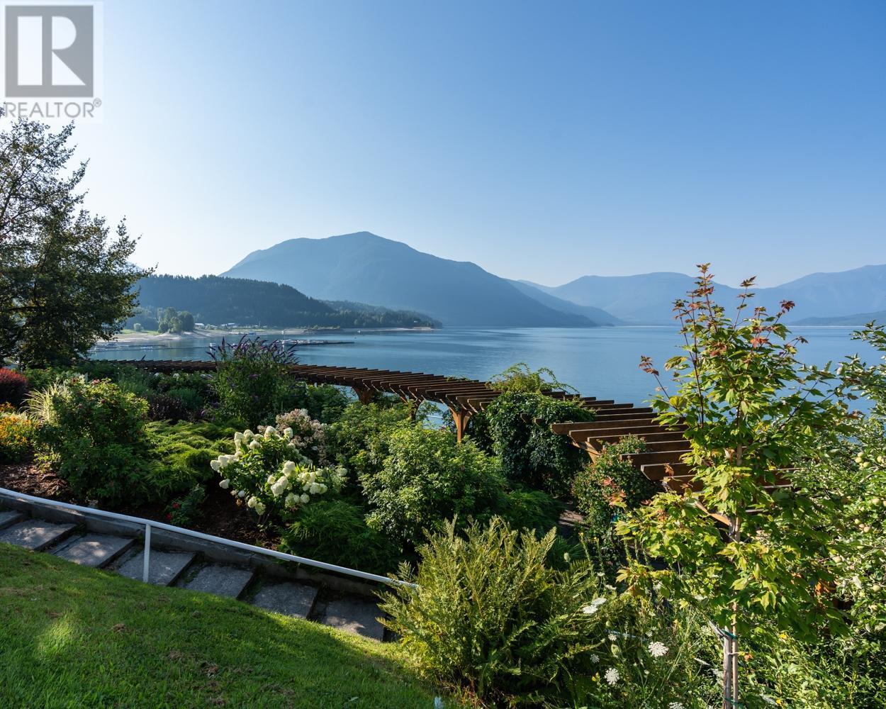 92 4th Avenue, Nakusp, British Columbia  V0G 1R1 - Photo 8 - 2473068