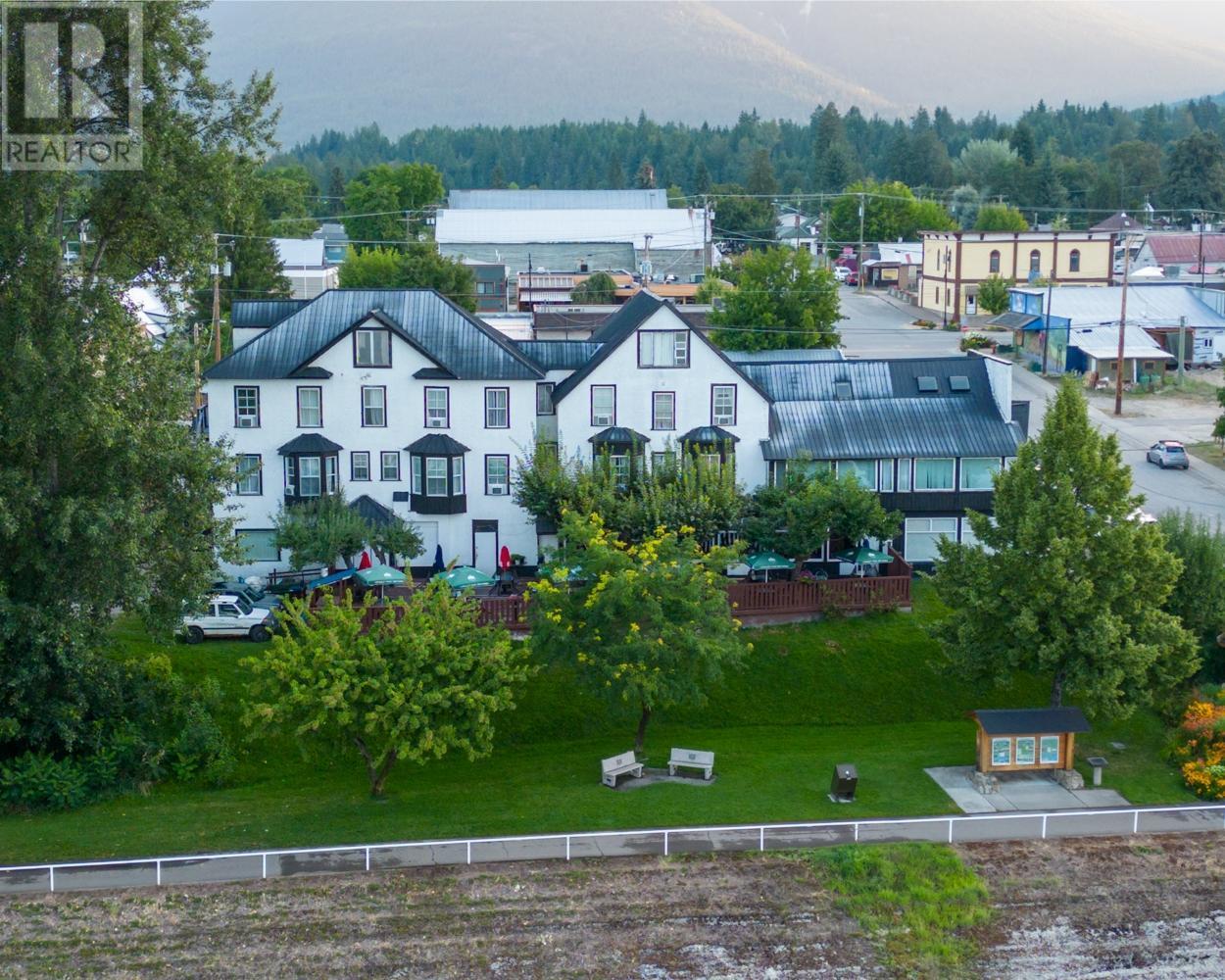 92 4TH Avenue, Nakusp, British Columbia