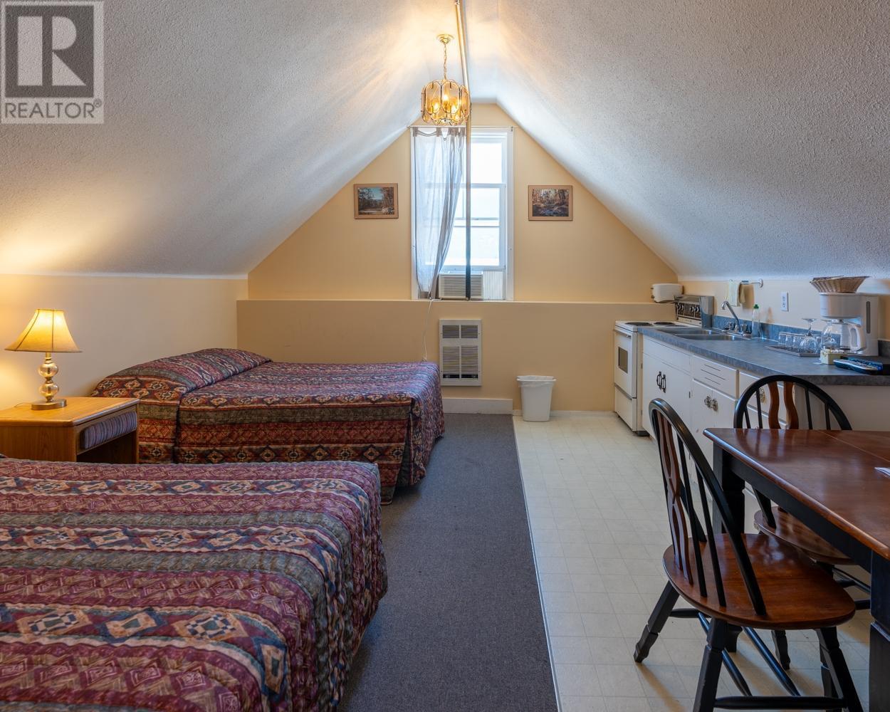 92 4th Avenue, Nakusp, British Columbia  V0G 1R1 - Photo 58 - 2473068