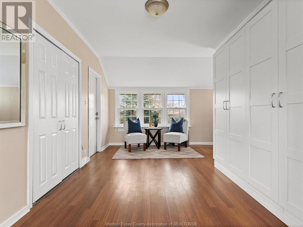 Property at 182 Talbot STREET West image 3