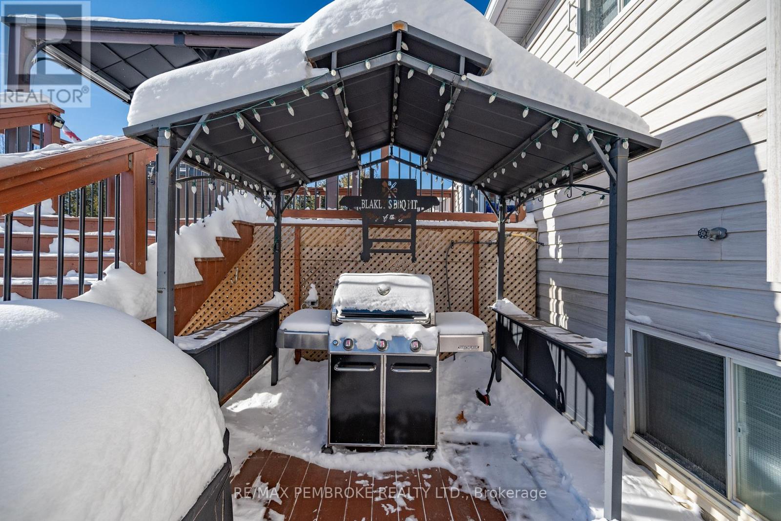 165 Pleasant View Drive, Laurentian Valley, Ontario  K8B 1B8 - Photo 15 - X12122826