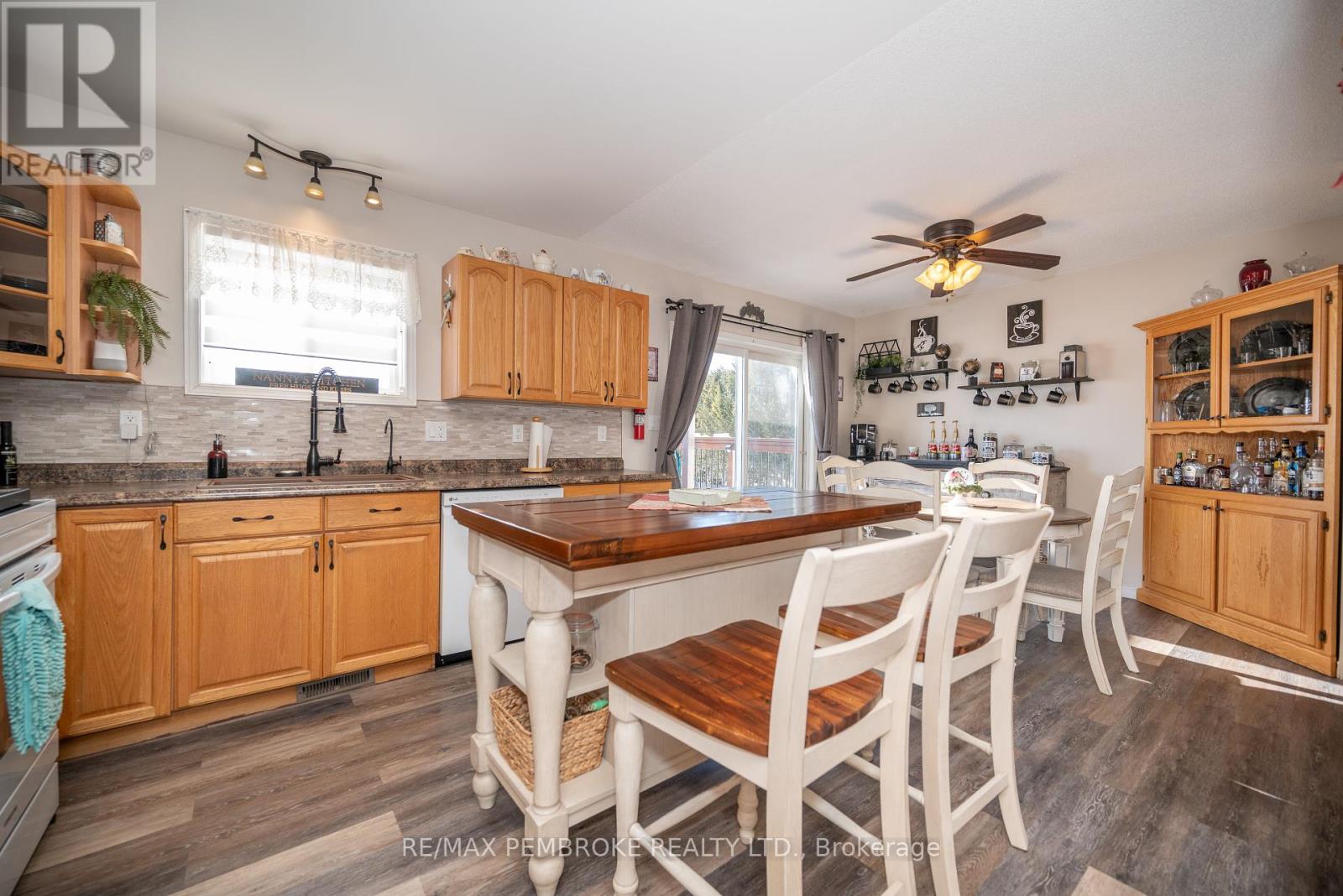 165 Pleasant View Drive, Laurentian Valley, Ontario  K8B 1B8 - Photo 21 - X12122826