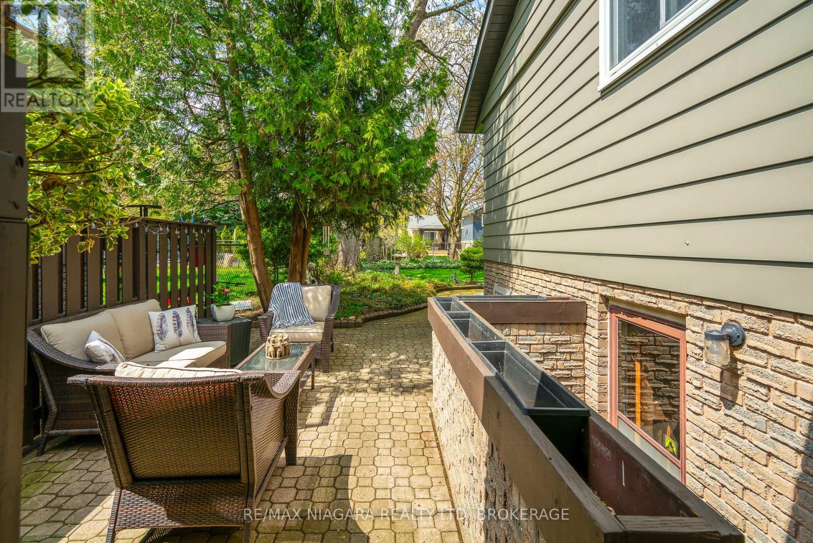 9 Shoreline Drive, St. Catharines, Ontario  L2N 3V7 - Photo 2 - X12122822