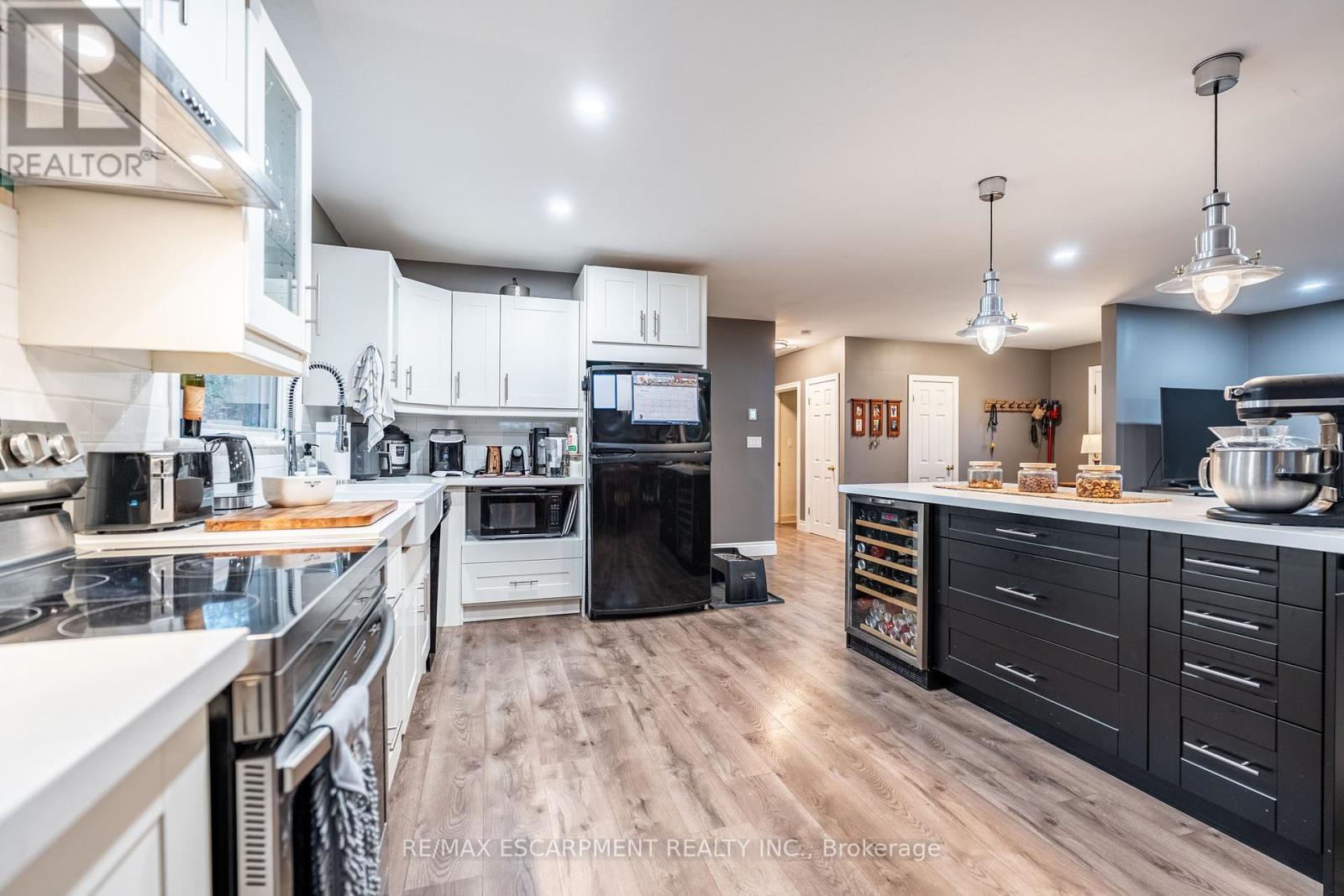 212 Brookfield Avenue, Burlington (Roseland), Ontario  L7N 1T8 - Photo 9 - W12069935