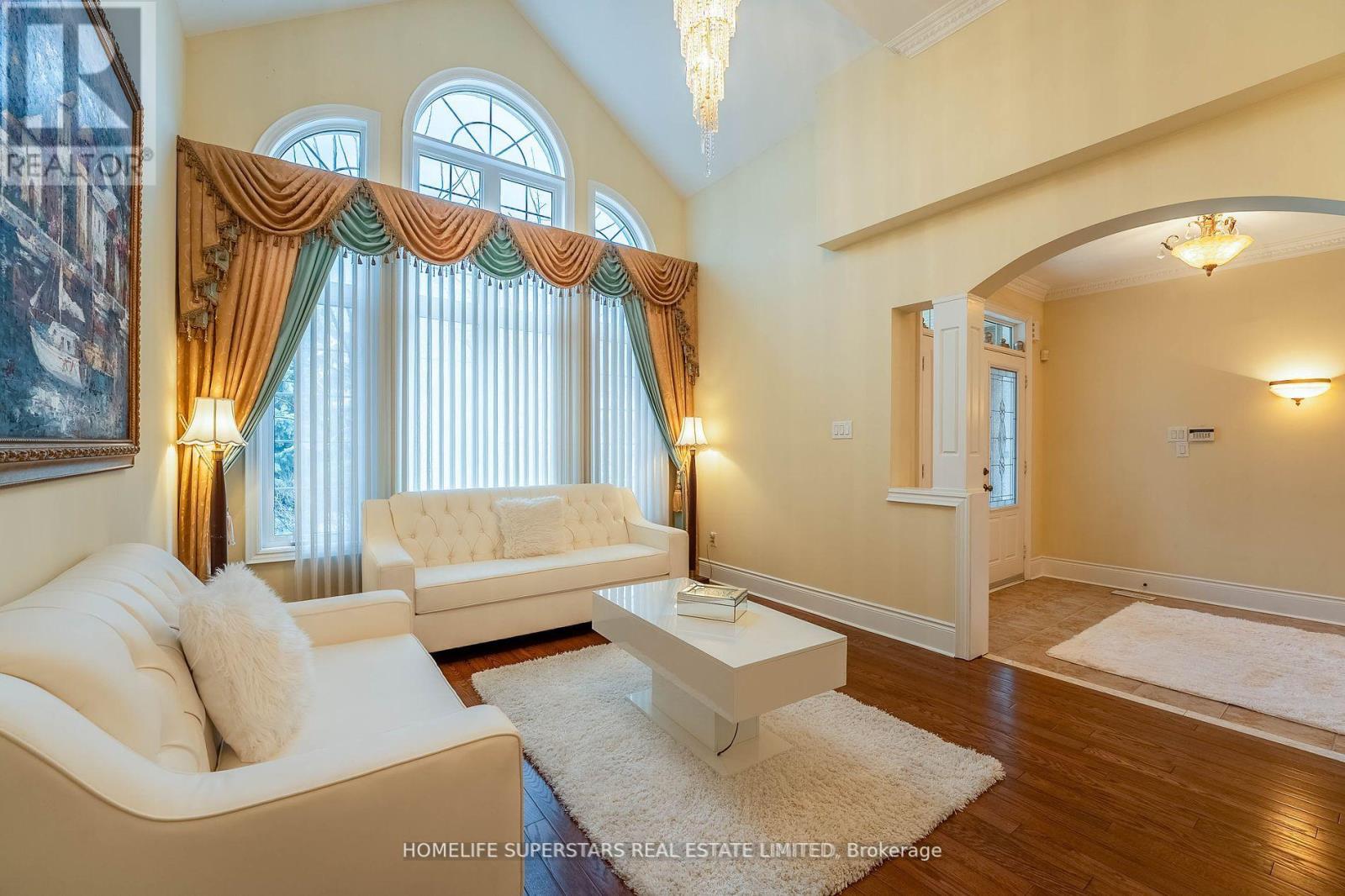 Property at 21 UPPERLINKS DRIVE image 4