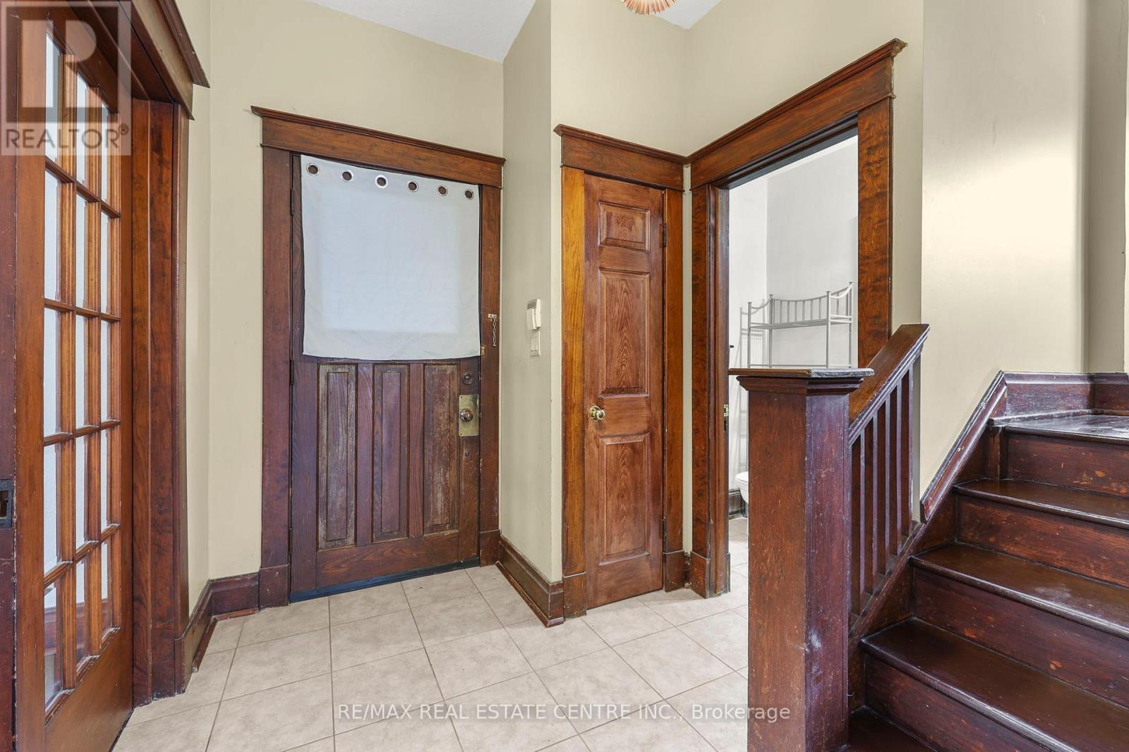Property at 323 QUEENSTON ROAD image 5