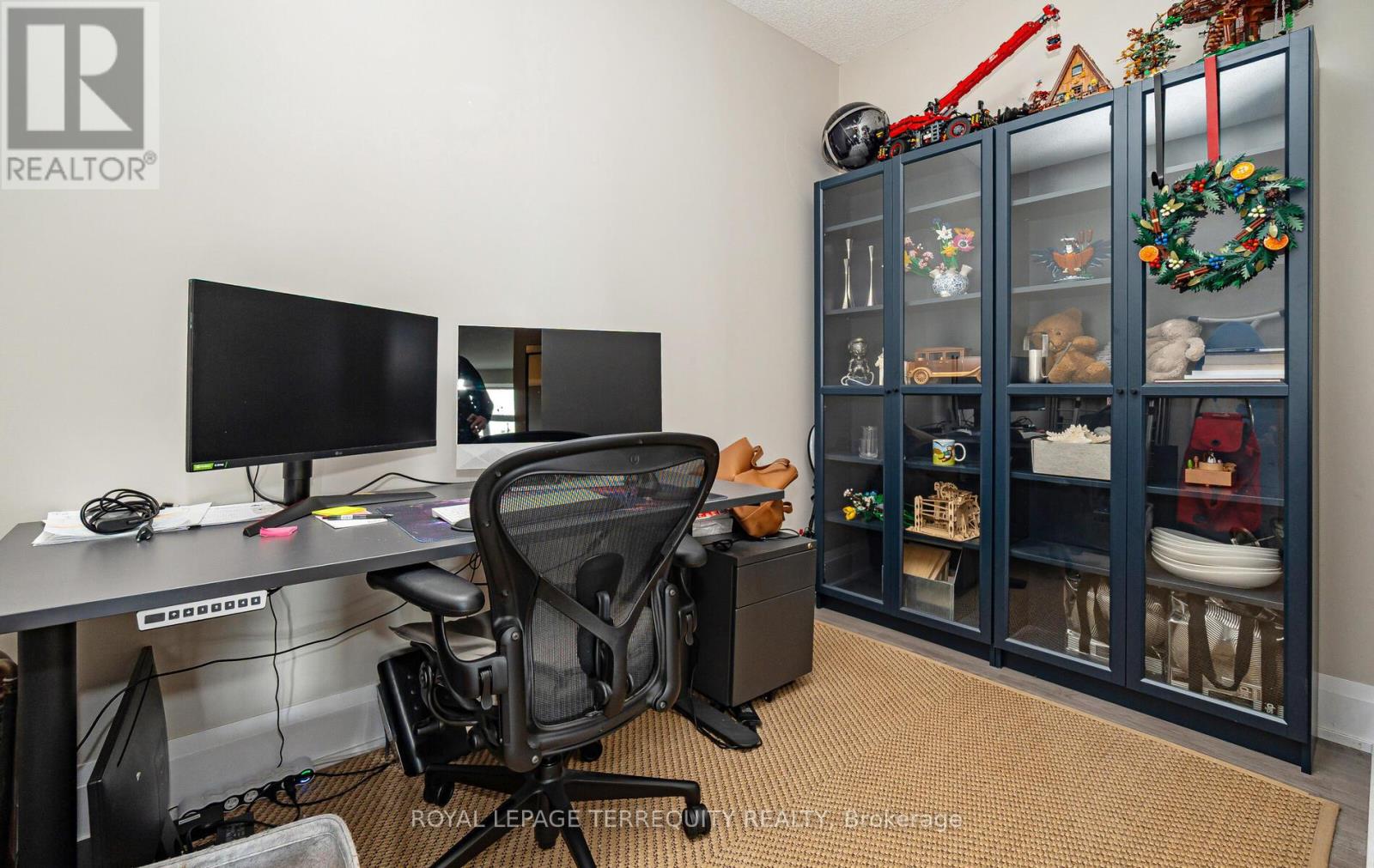 615 - 2 Old Mill Drive, Toronto, Ontario  M6S 0A2 - Photo 11 - W12112387