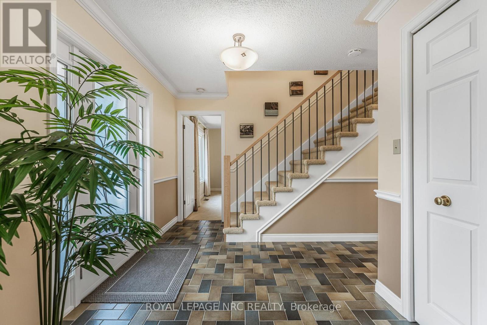 Property at 38 COLONEL BUTLER CRESCENT image 2