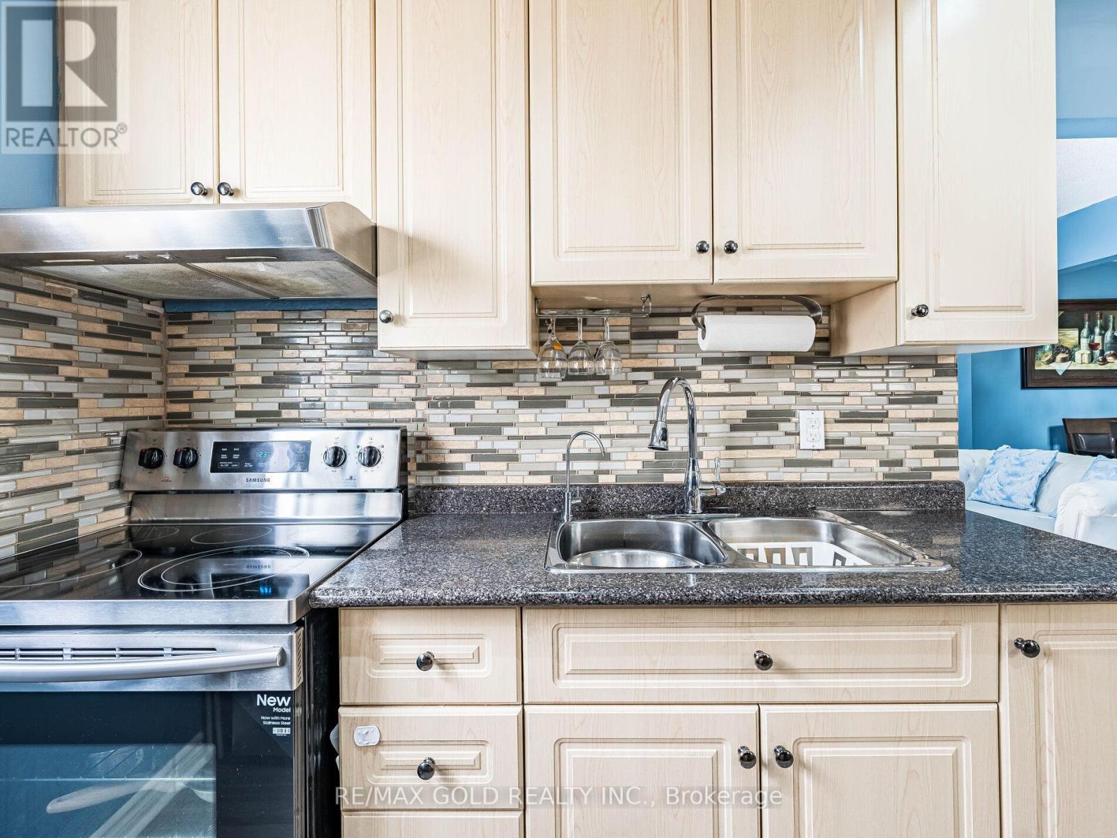15 Beulah Street, Toronto, Ontario  M9V 4S9 - Photo 13 - W12122070