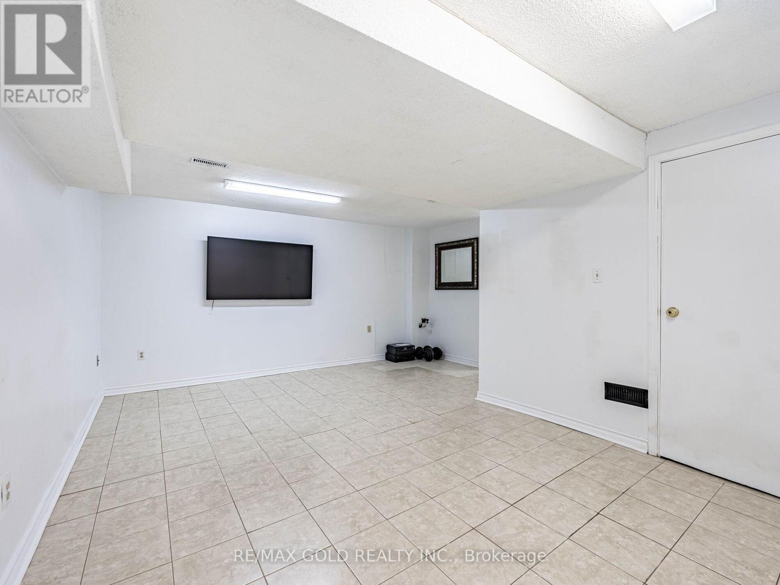 15 Beulah Street, Toronto, Ontario  M9V 4S9 - Photo 24 - W12122070