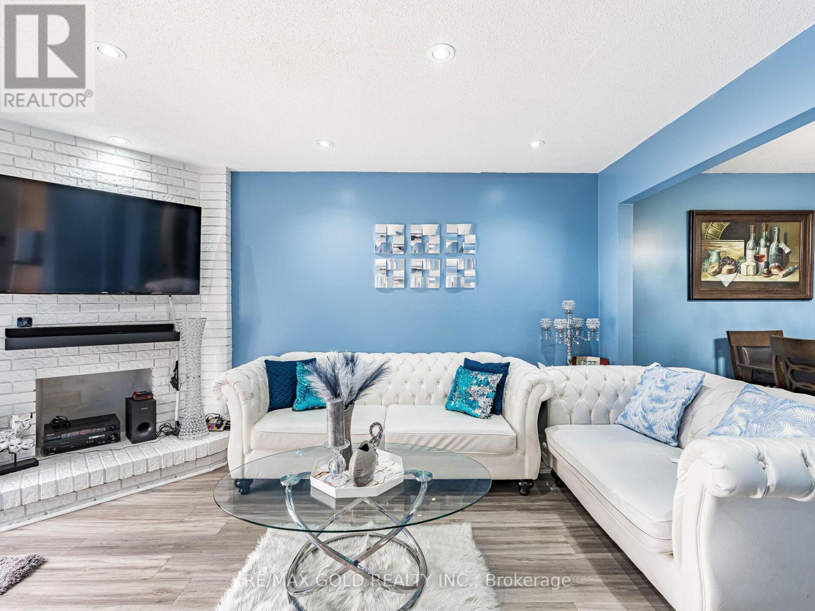15 Beulah Street, Toronto, Ontario  M9V 4S9 - Photo 7 - W12122070