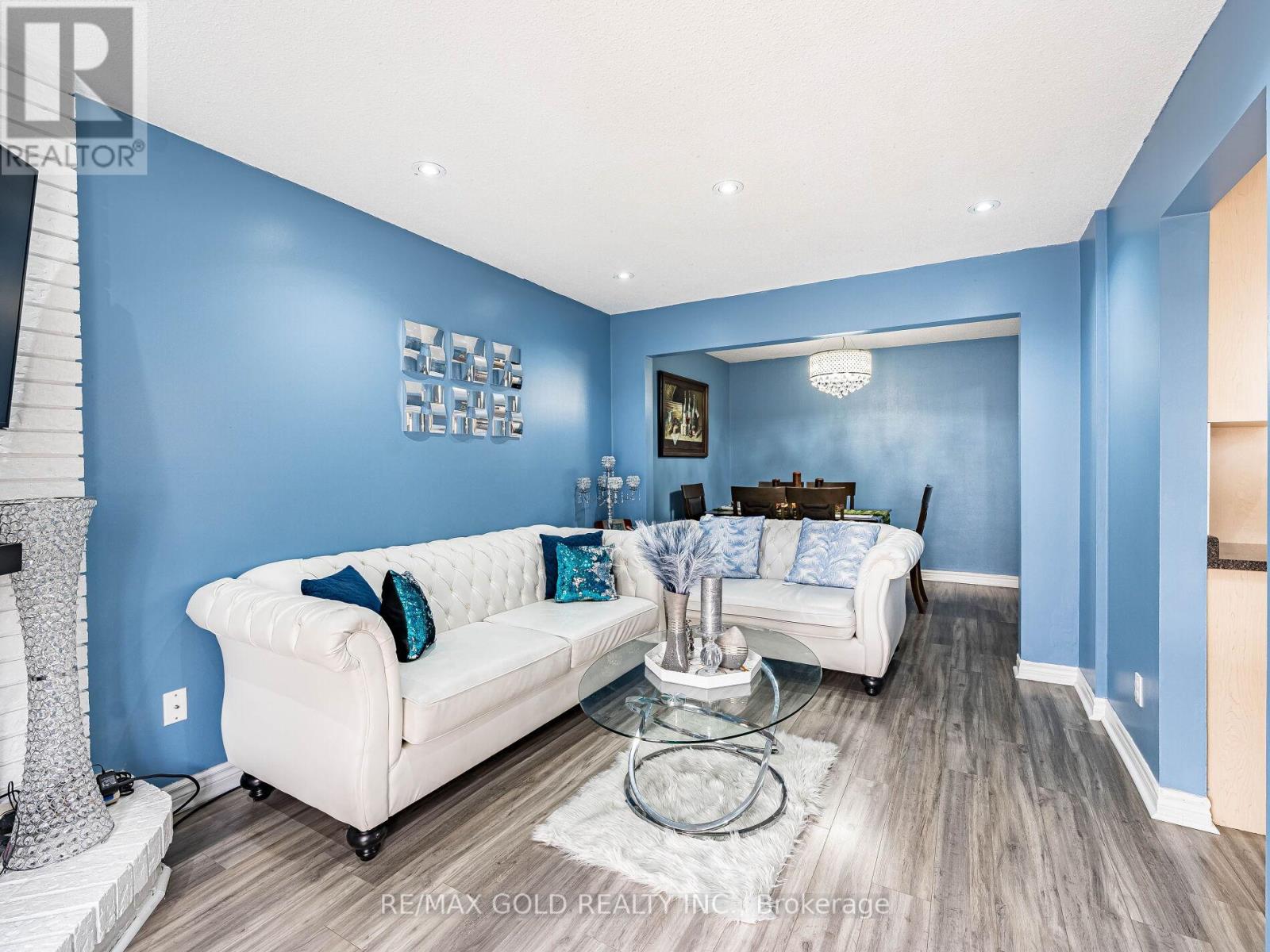 15 Beulah Street, Toronto, Ontario  M9V 4S9 - Photo 8 - W12122070