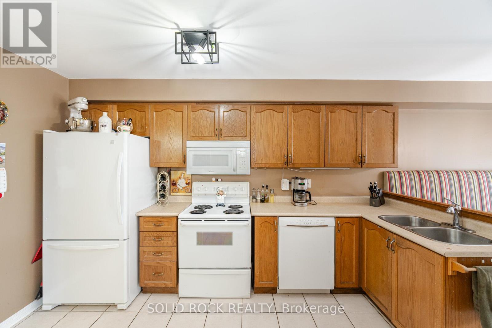 35 Prince Crescent, Brampton, Ontario  L7A 2C8 - Photo 18 - W12044363
