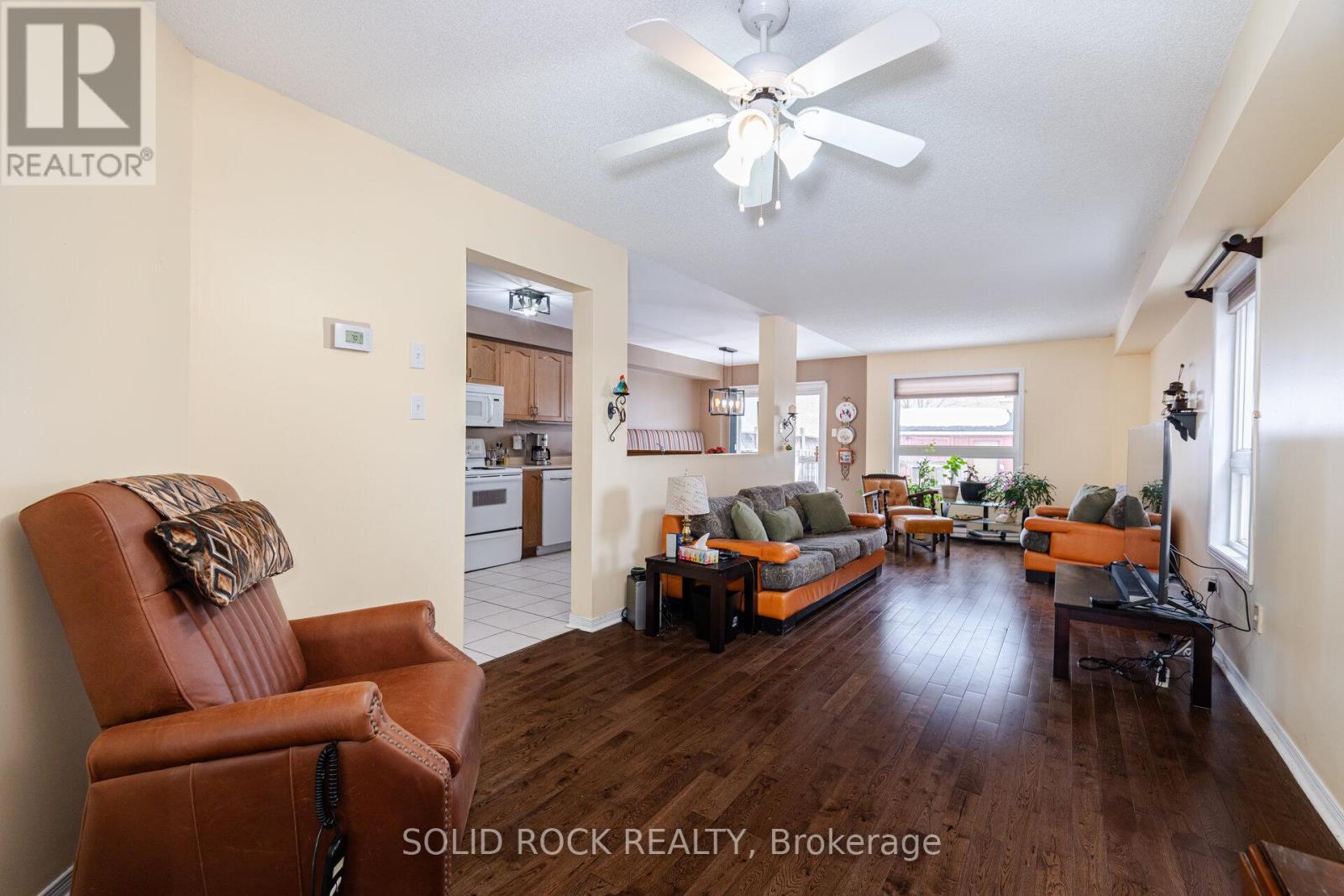 35 Prince Crescent, Brampton, Ontario  L7A 2C8 - Photo 12 - W12044363