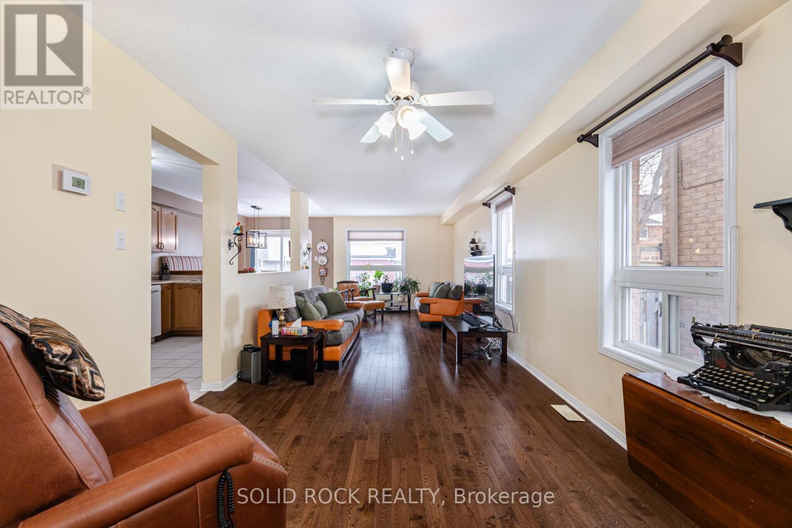 35 Prince Crescent, Brampton, Ontario  L7A 2C8 - Photo 11 - W12044363