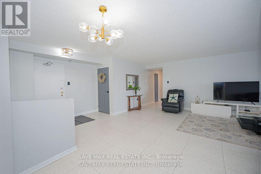 609 - 17 Knightsbridge Road, Brampton (Queen Street Corridor), Ontario  L6T 3X9 - Photo 10 - W12122835
