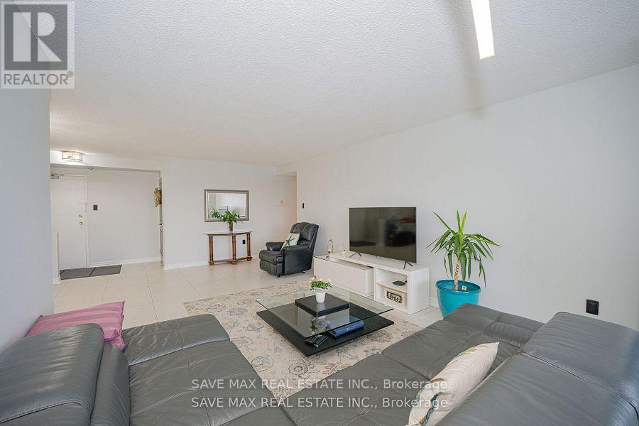 609 - 17 Knightsbridge Road, Brampton (Queen Street Corridor), Ontario  L6T 3X9 - Photo 12 - W12122835