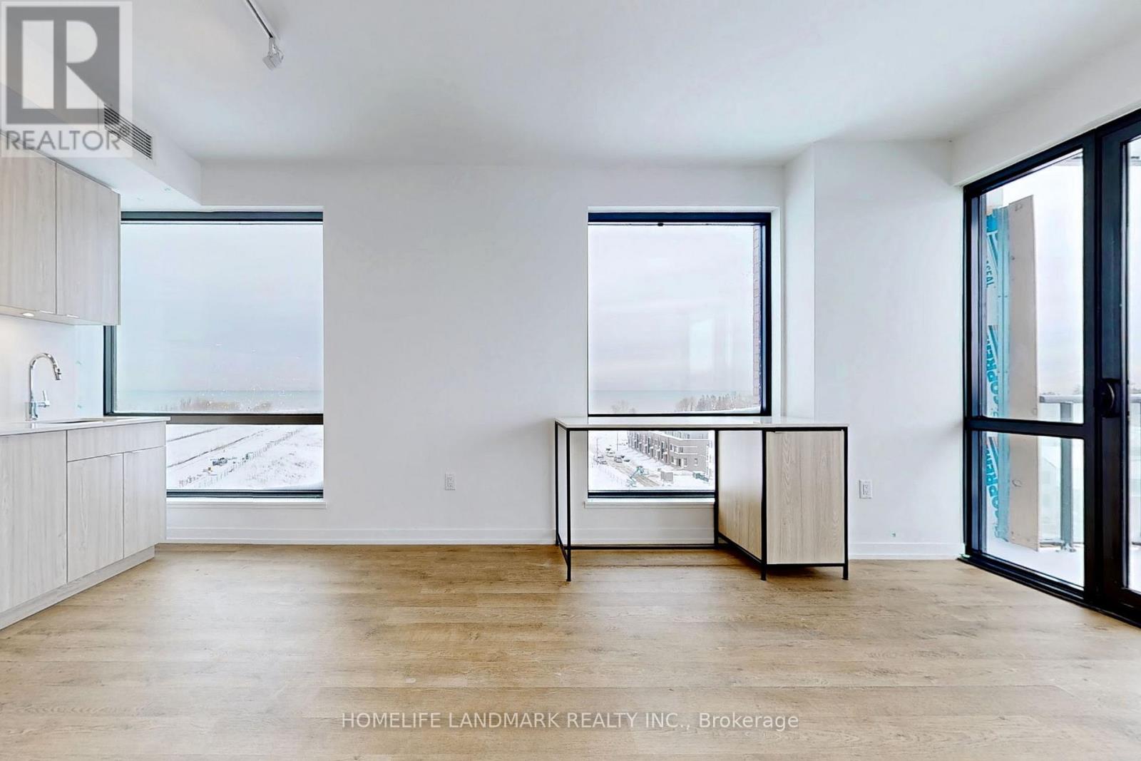 605 - 251 Masonry Way, Mississauga (Port Credit), Ontario  L5H 0B2 - Photo 5 - W12122838