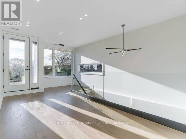 1356 Alexandra Avenue, Mississauga, Ontario  L5E 2A6 - Photo 10 - W12122849