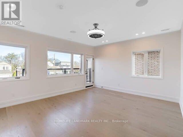 1356 Alexandra Avenue, Mississauga, Ontario  L5E 2A6 - Photo 11 - W12122849