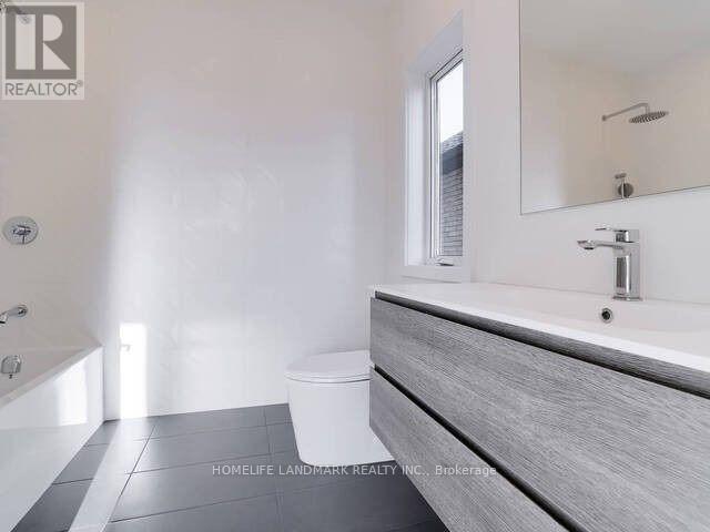 1356 Alexandra Avenue, Mississauga, Ontario  L5E 2A6 - Photo 17 - W12122849
