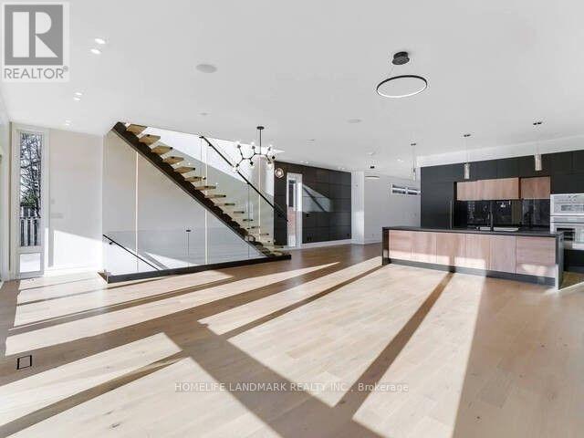 1356 Alexandra Avenue, Mississauga, Ontario  L5E 2A6 - Photo 8 - W12122849