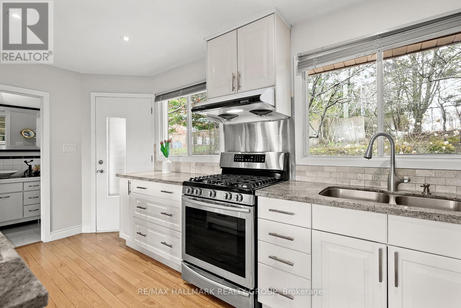 323 Perrier Avenue, Ottawa, Ontario  K1L 5C5 - Photo 11 - X12122829