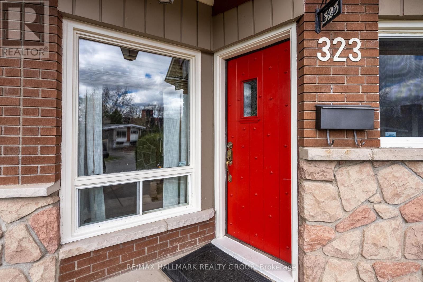 323 Perrier Avenue, Ottawa, Ontario  K1L 5C5 - Photo 4 - X12122829