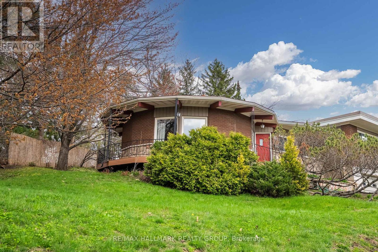323 Perrier Avenue, Ottawa, Ontario  K1L 5C5 - Photo 3 - X12122829
