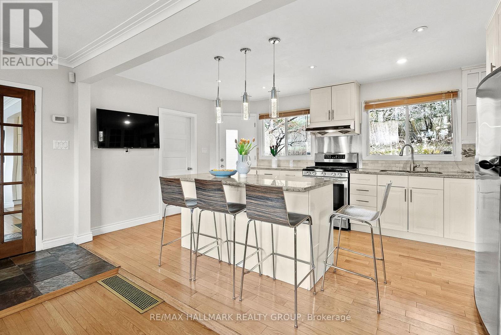 323 Perrier Avenue, Ottawa, Ontario  K1L 5C5 - Photo 8 - X12122829