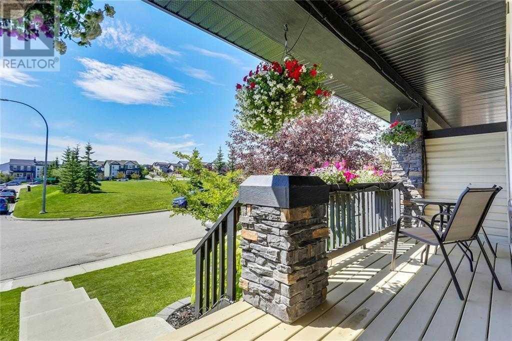 Property at 95 Panora Square NW image 3
