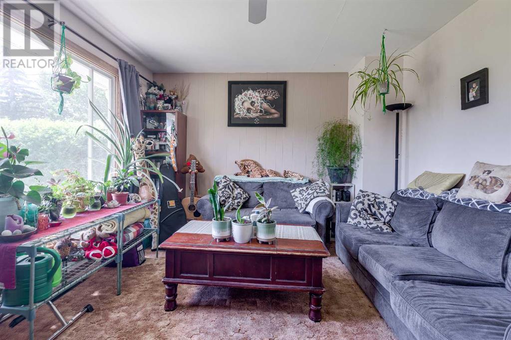 Property at 5438 39 Street image 4