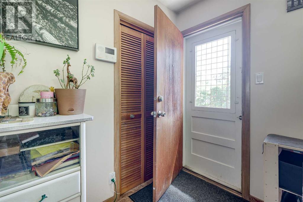 Property at 5438 39 Street image 3