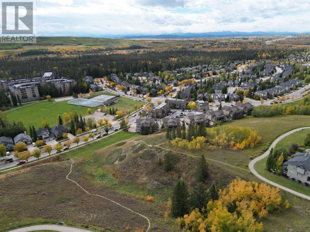 Property at 14 Discovery Ridge Way SW image 2