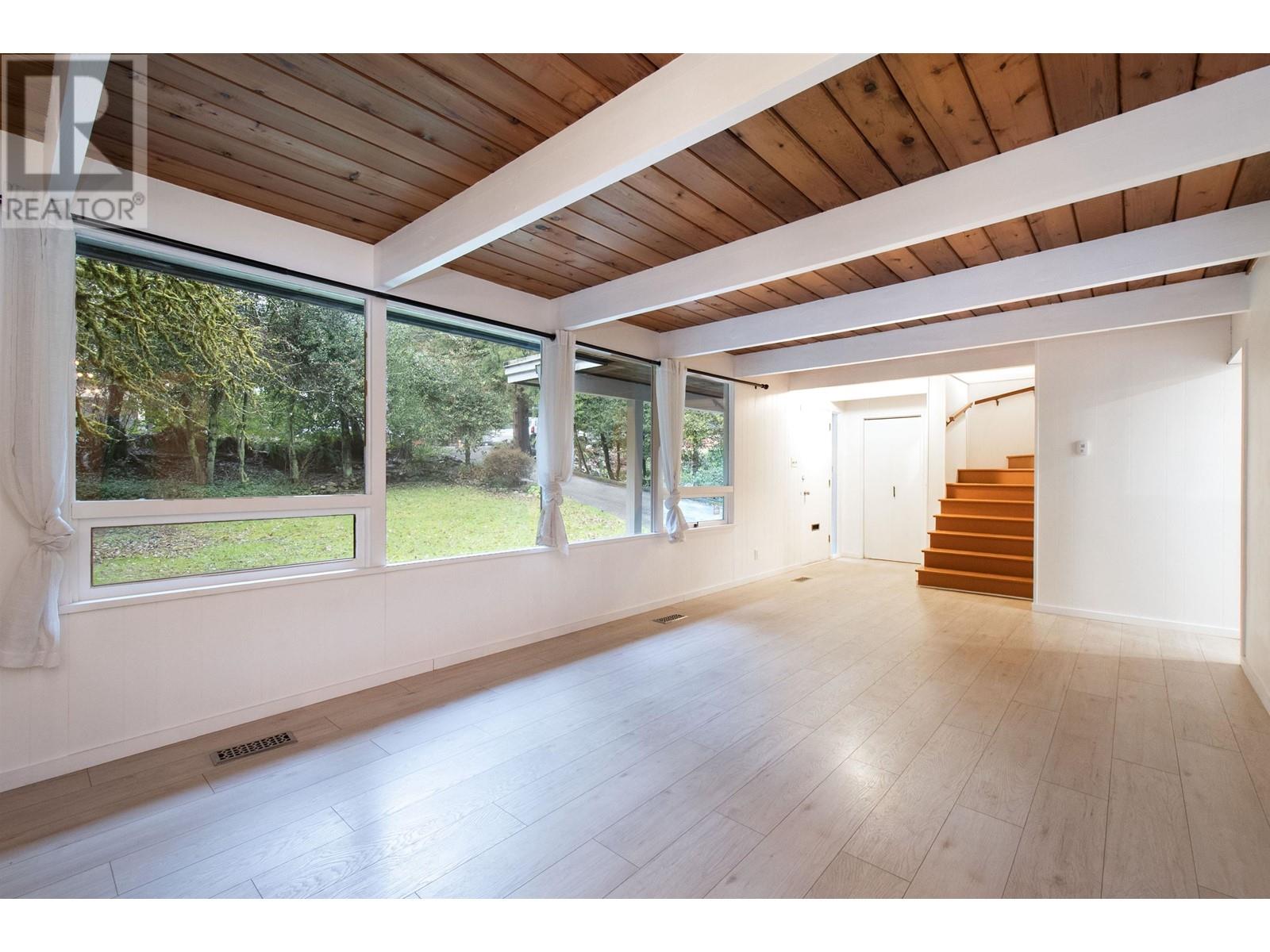 937 Montroyal Boulevard, North Vancouver, British Columbia  V7R 2G9 - Photo 10 - R2985610