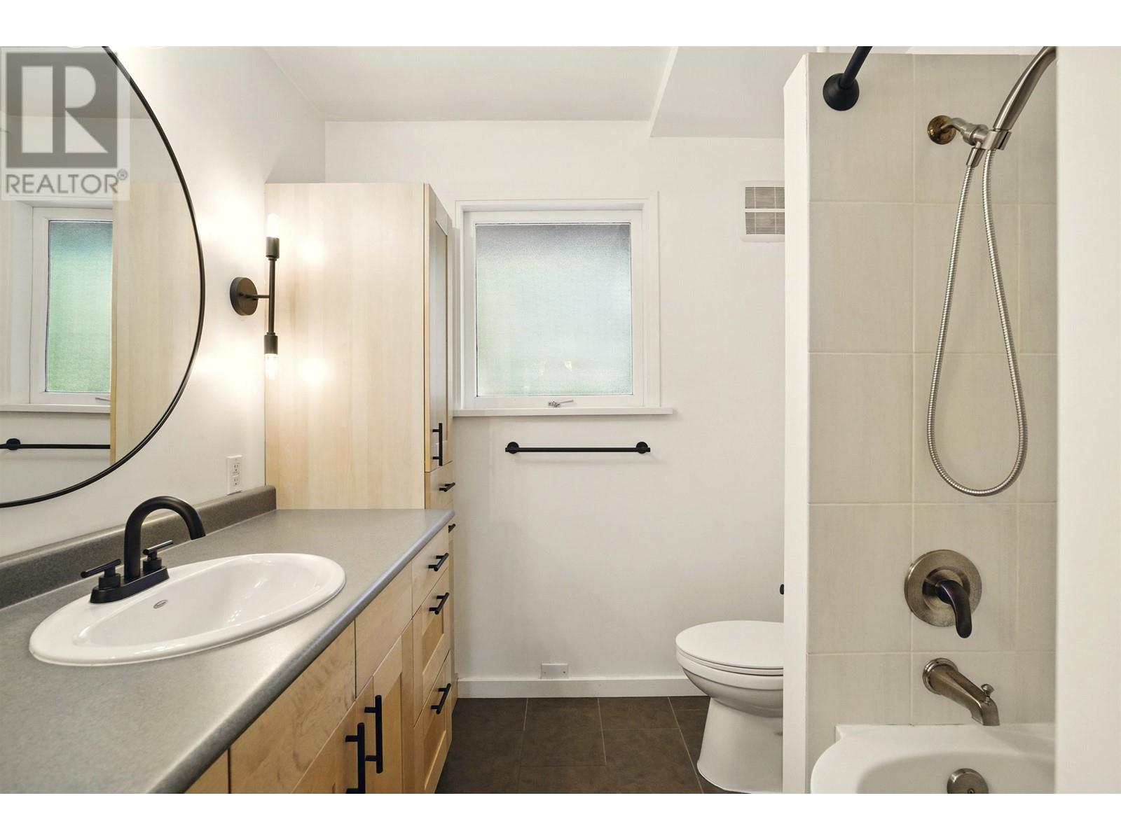 937 Montroyal Boulevard, North Vancouver, British Columbia  V7R 2G9 - Photo 25 - R2985610