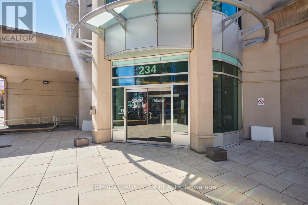 1704 - 234 Rideau Street, Ottawa, Ontario  K1N 0A9 - Photo 2 - X12122870