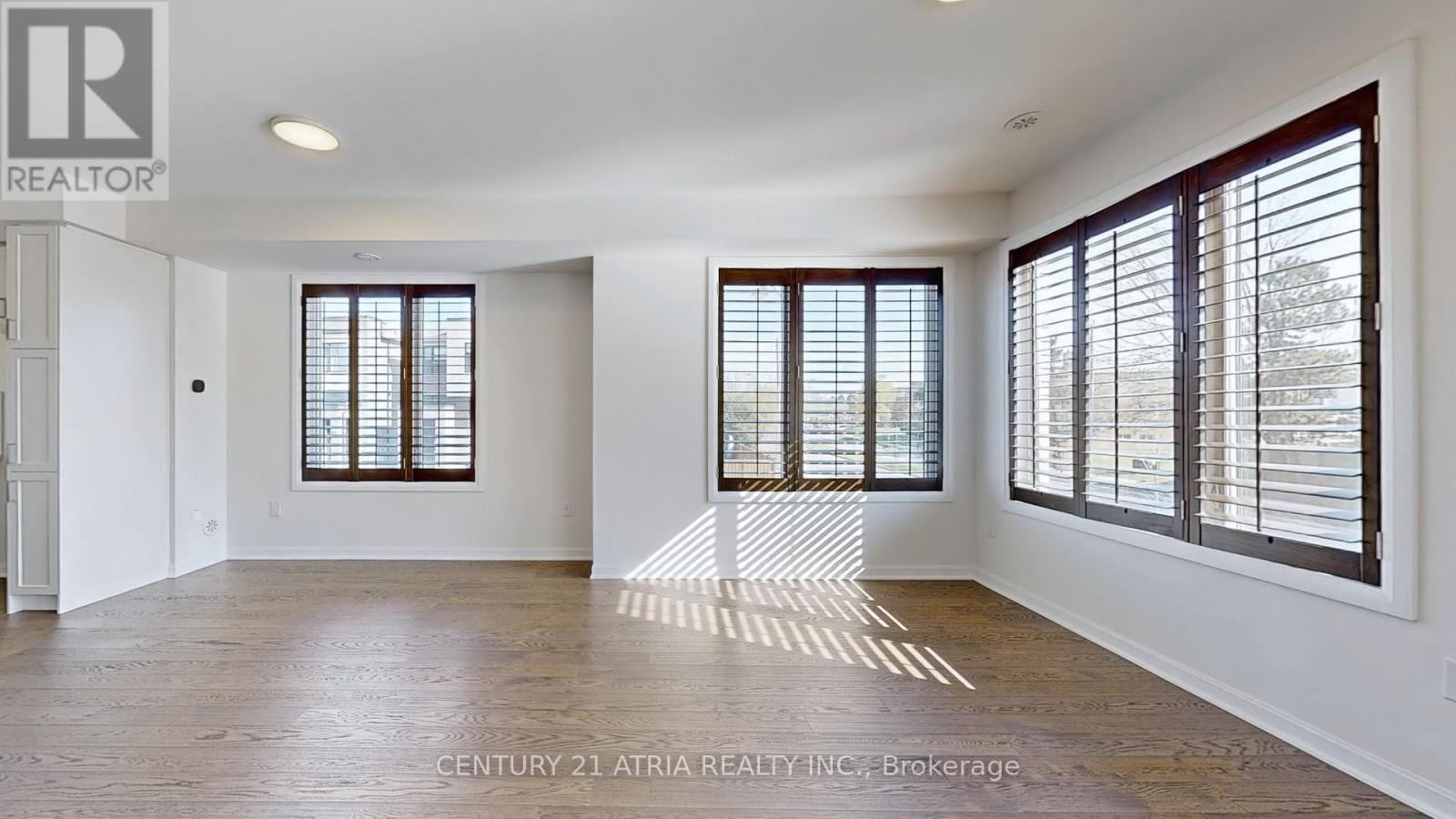 205 The Donway East, Toronto, Ontario  M3B 0B4 - Photo 18 - C12122869