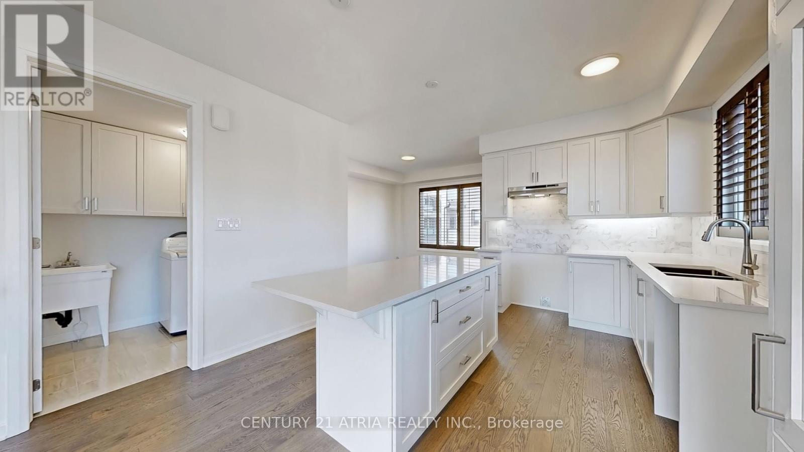 205 The Donway East, Toronto, Ontario  M3B 0B4 - Photo 20 - C12122869