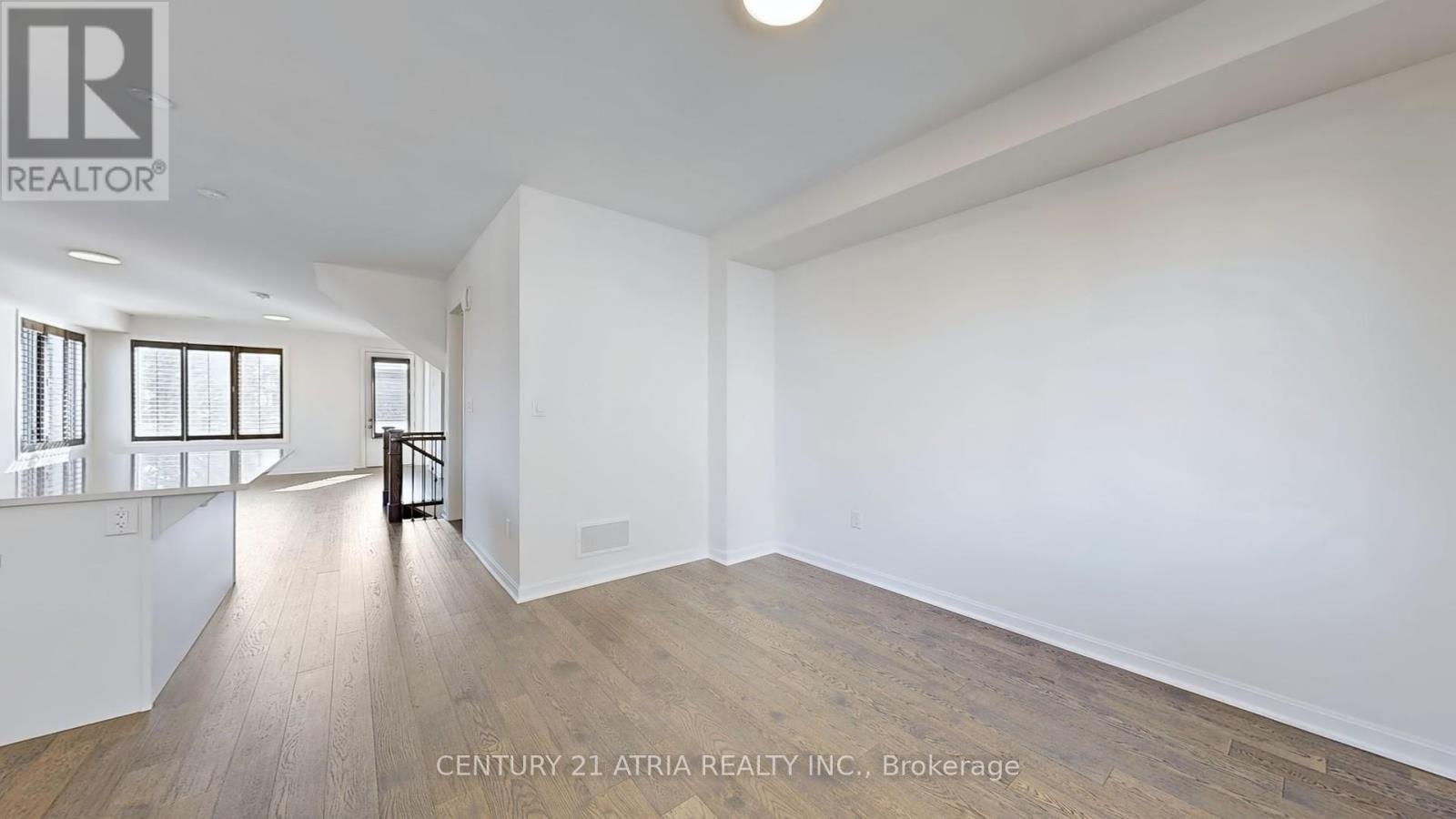 205 The Donway East, Toronto, Ontario  M3B 0B4 - Photo 28 - C12122869