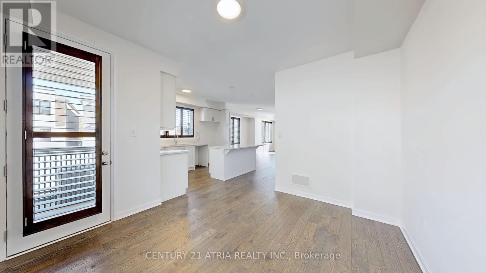 205 The Donway East, Toronto, Ontario  M3B 0B4 - Photo 27 - C12122869